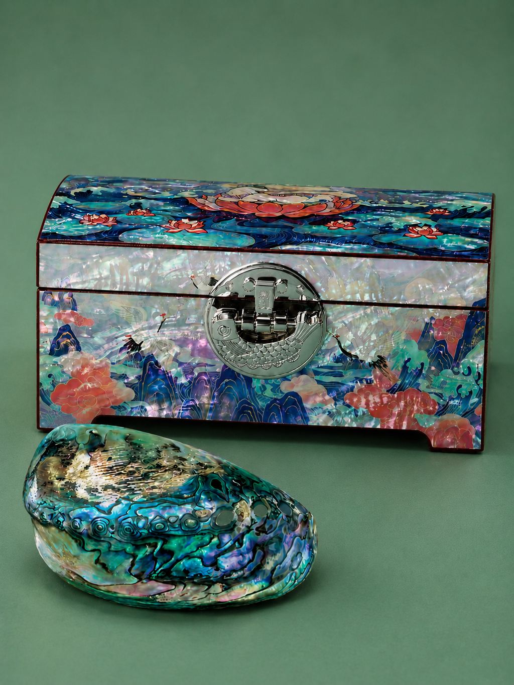 LuxeShell Elegant Jewelry Organizer Box