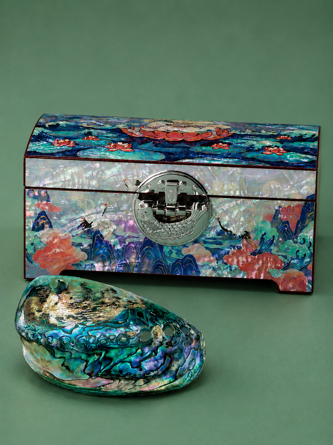 LuxeShell Elegant Jewelry Organizer Box