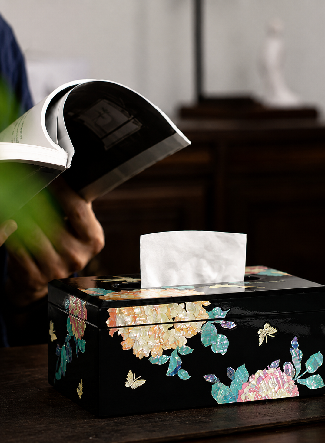 LuxeShell Living Room Tissue Box Cover