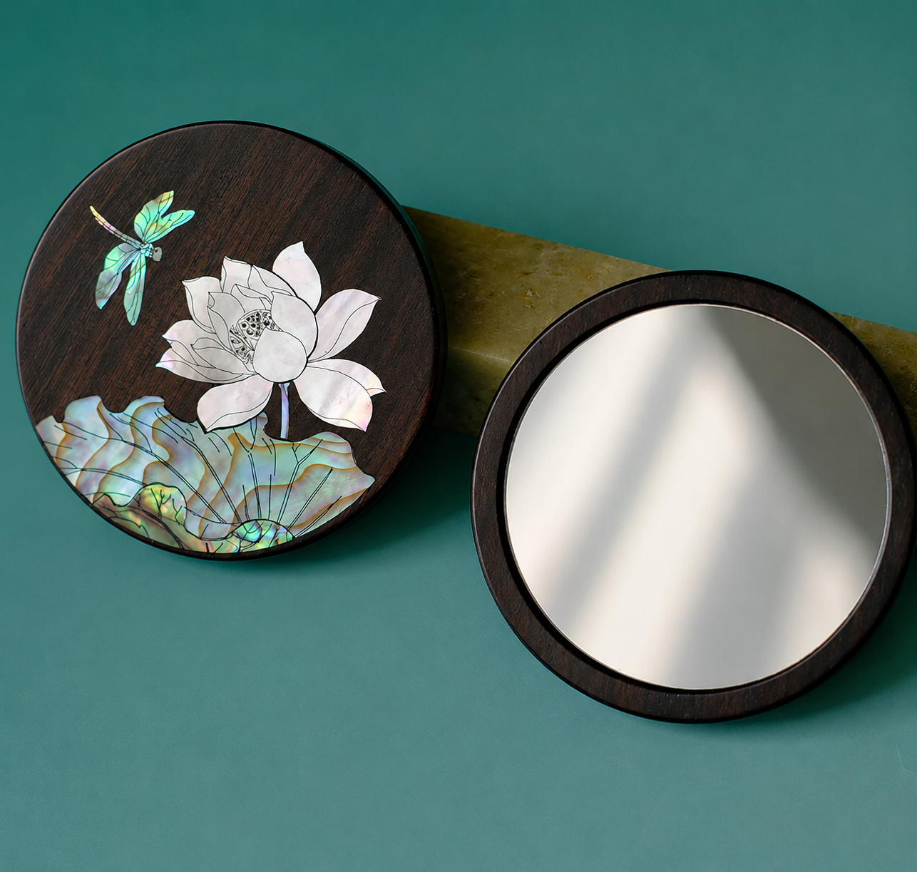JadeMoon Retro Elegance Hand Mirror